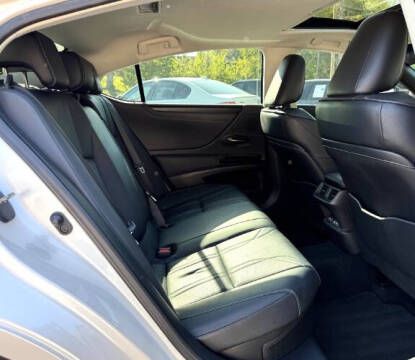 2023 Lexus ES 300h Luxury