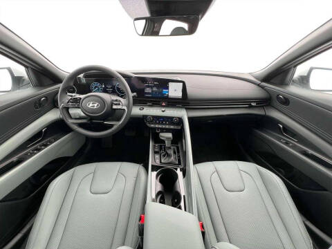 2025 Hyundai Elantra Hybrid Limited