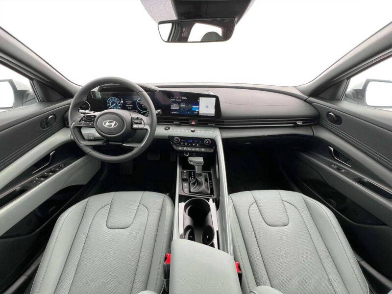 2025 Hyundai Elantra Hybrid Limited