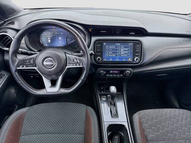 2023 Nissan Kicks SR
