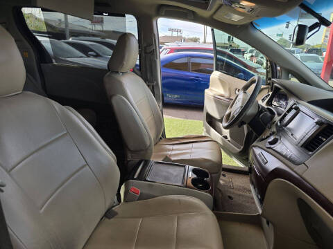 2013 Toyota Sienna XLE 8-Passenger