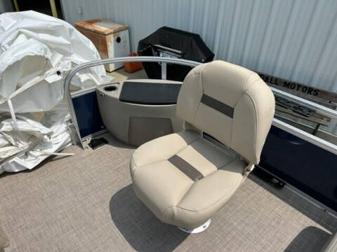 2025 Sun Tracker Bass Buggy 18 DLX