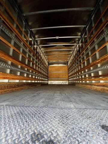2021 Freightliner M2 106