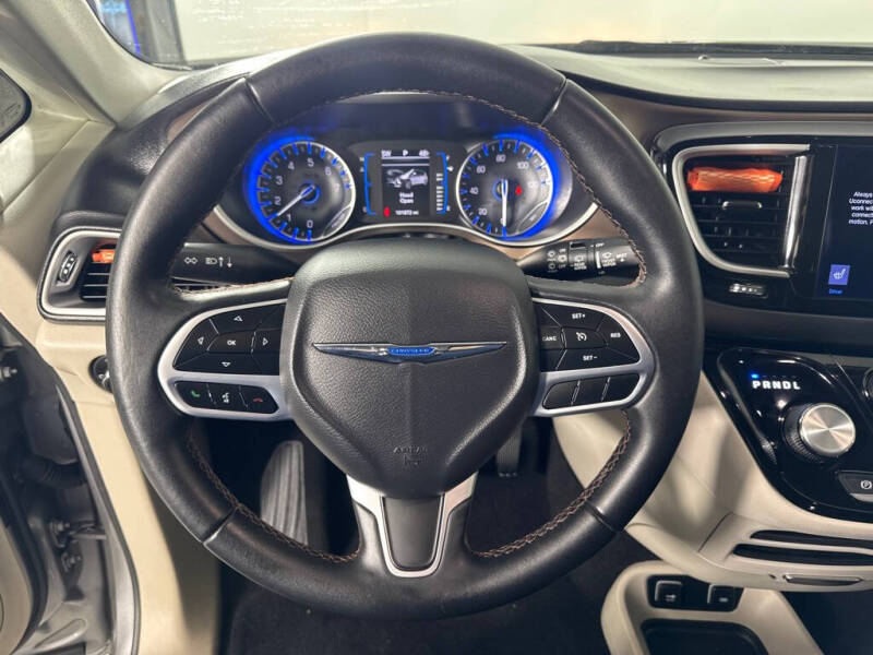 2017 Chrysler Pacifica Touring-L