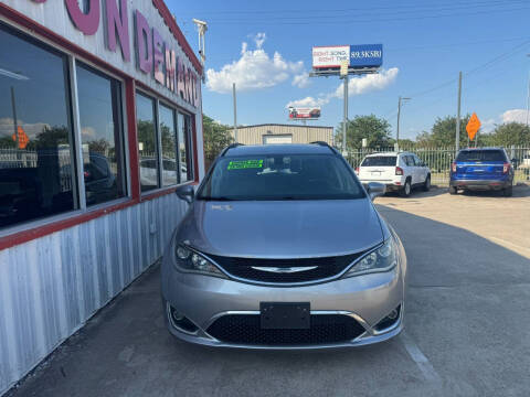 2017 Chrysler Pacifica Touring-L