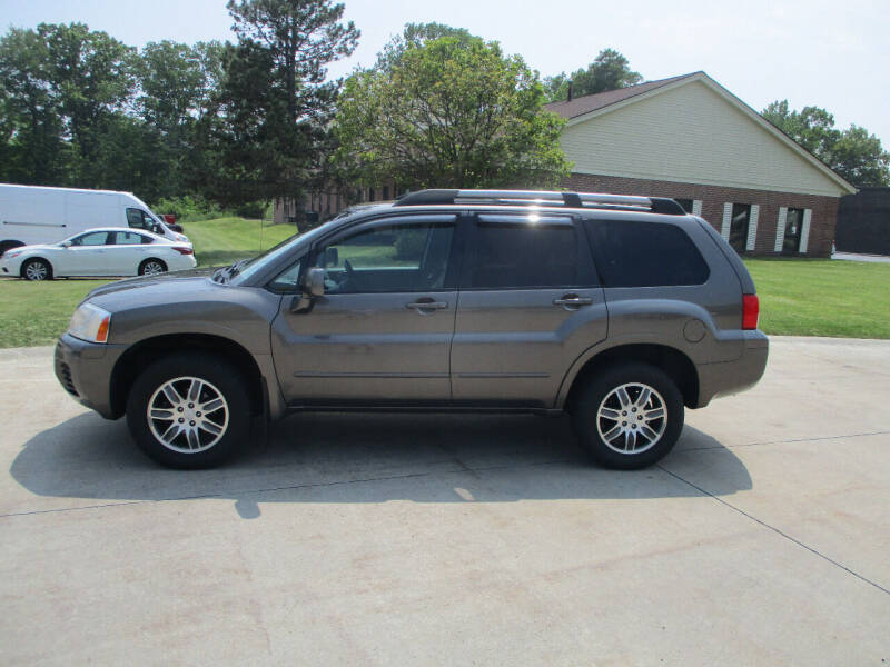 2005 Mitsubishi Endeavor for sale at Lease Car Sales 2 in Warrensville Heights OH