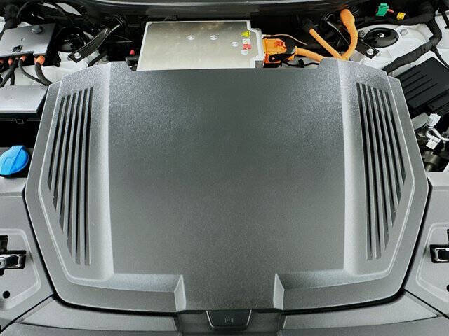 2024 Audi Q8 e-tron quattro Premium Plus