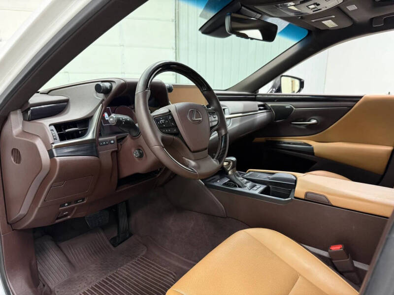 2021 Lexus ES 300h