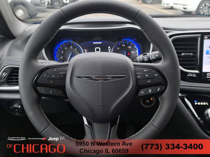 2026 Chrysler Pacifica Select