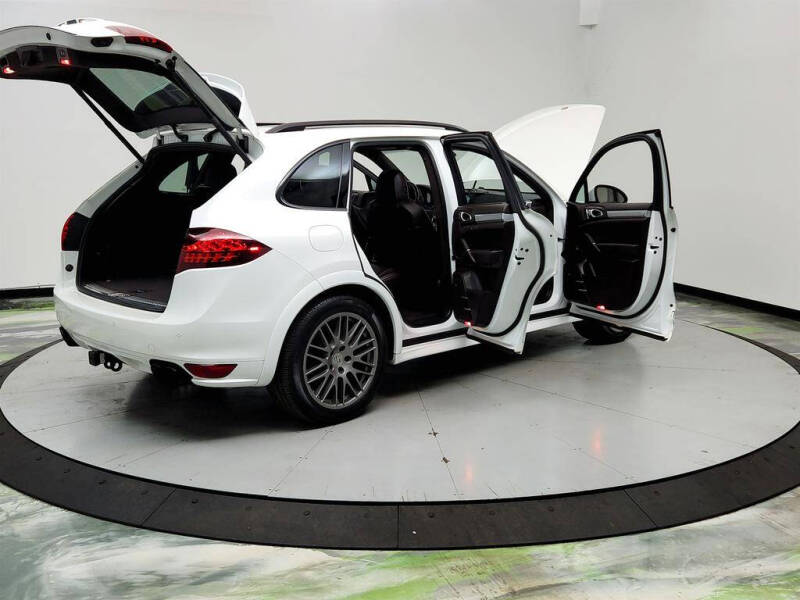 2013 Porsche Cayenne GTS