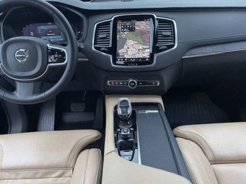 2023 Volvo XC90 Recharge T8 Ultimate Bright Theme 7P