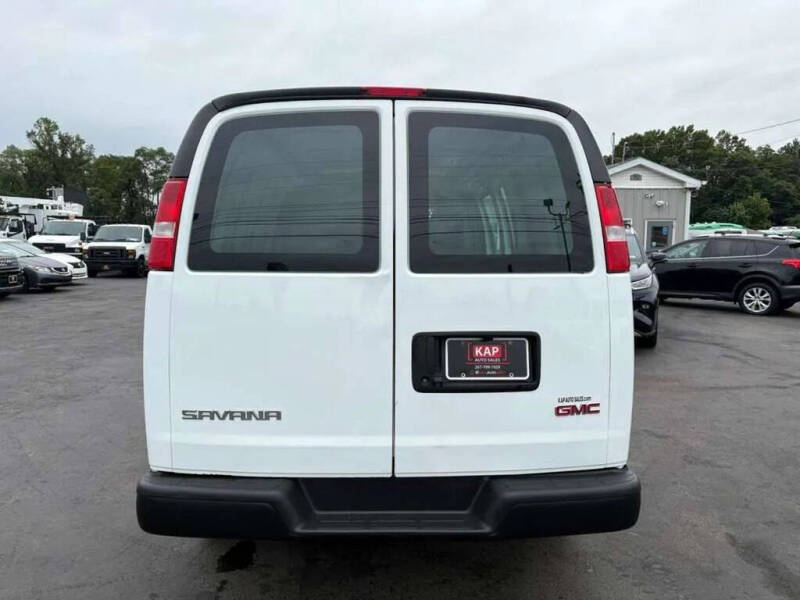 2022 GMC Savana 2500