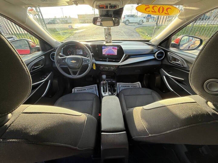 2025 Chevrolet Trax LS
