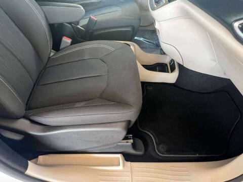 2024 Chrysler Voyager LX