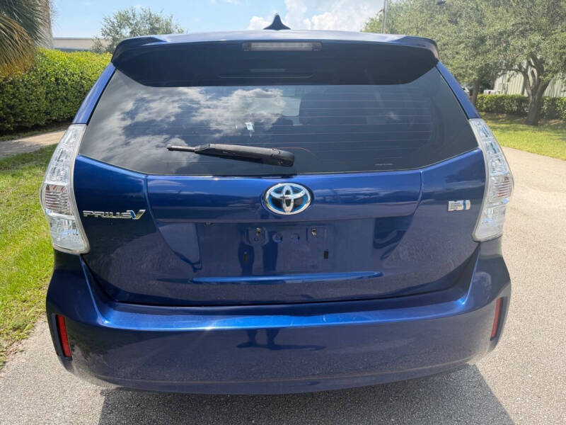 2013 Toyota Prius v Five