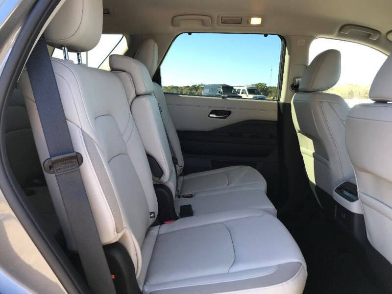 2025 Nissan Pathfinder SL