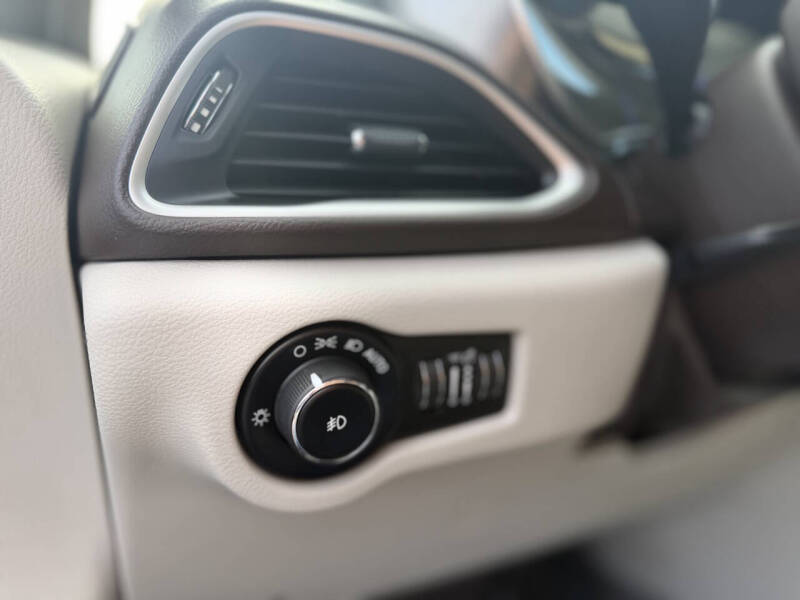 2017 Chrysler Pacifica Touring-L