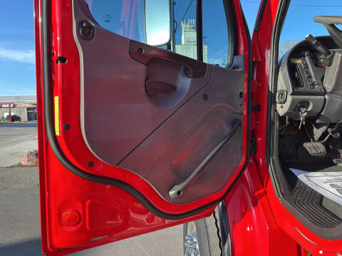 2005 Freightliner M2 106