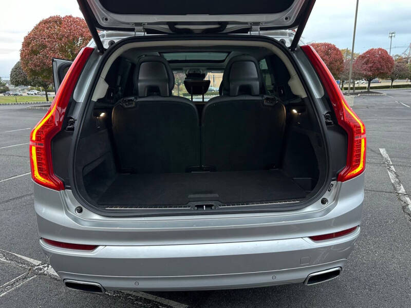 2016 Volvo XC90 T6 Momentum