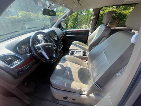 2013 Chrysler Town and Country Touring