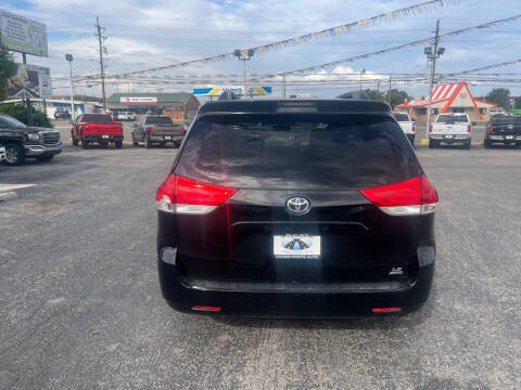 2012 Toyota Sienna LE 7-Passenger