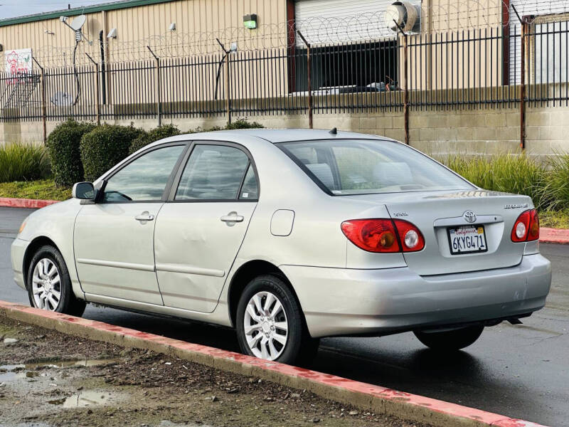 2003 Toyota Corolla LE