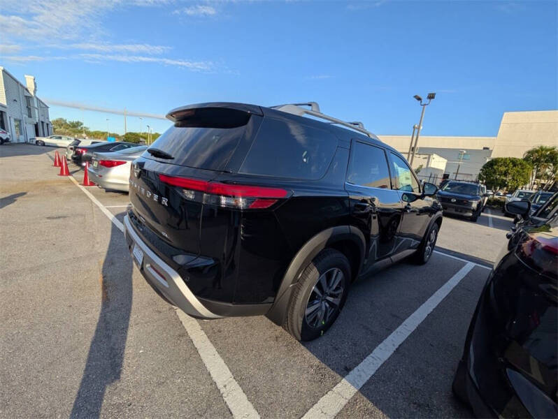 2025 Nissan Pathfinder SL