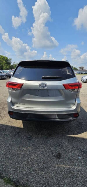 2019 Toyota Highlander for sale at URIEL's AUTOMOTIVE LLC in Middletown, OH