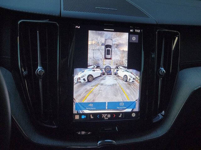 2025 Volvo XC60 B5 Ultra Dark Theme