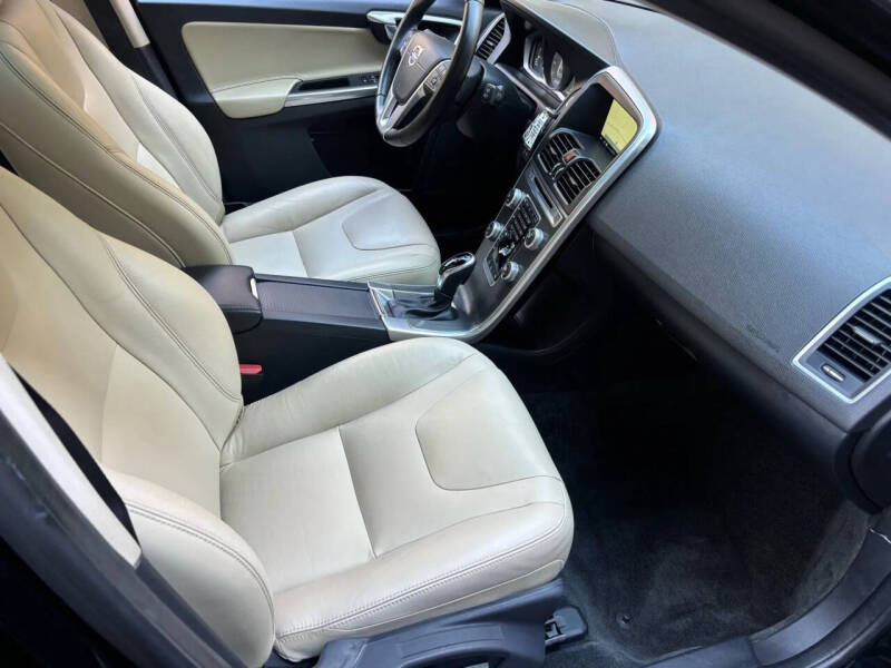 2016 Volvo XC60 T6 Drive-E