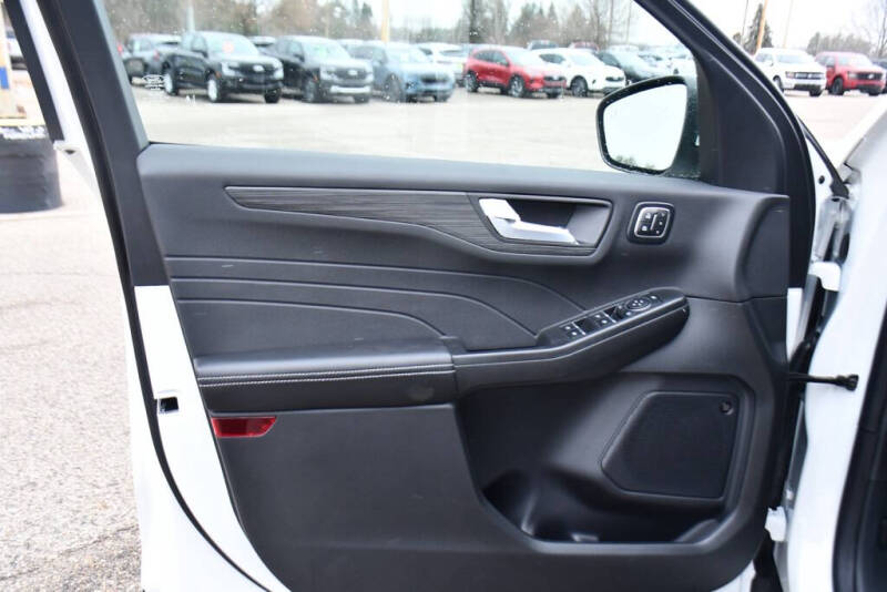 2026 Ford Escape Hybrid Platinum