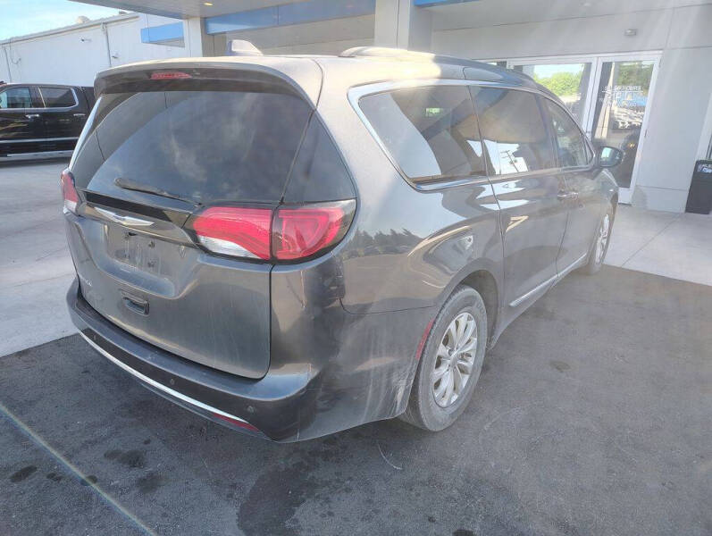 2017 Chrysler Pacifica Touring-L