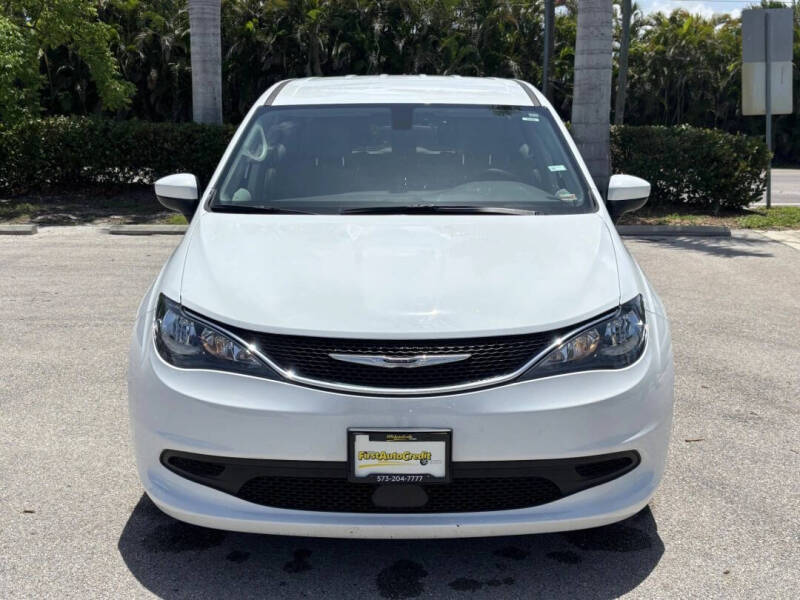 2021 Chrysler Voyager LX