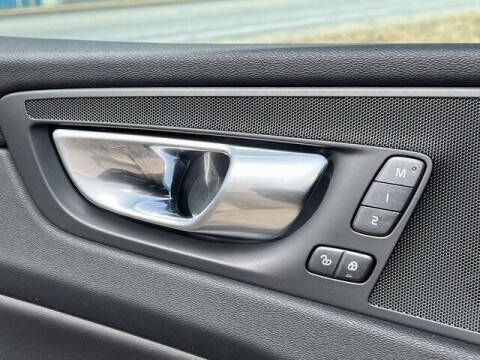 2025 Volvo XC60 B5 Plus Dark Theme