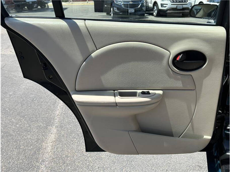 2005 Saturn Ion 2