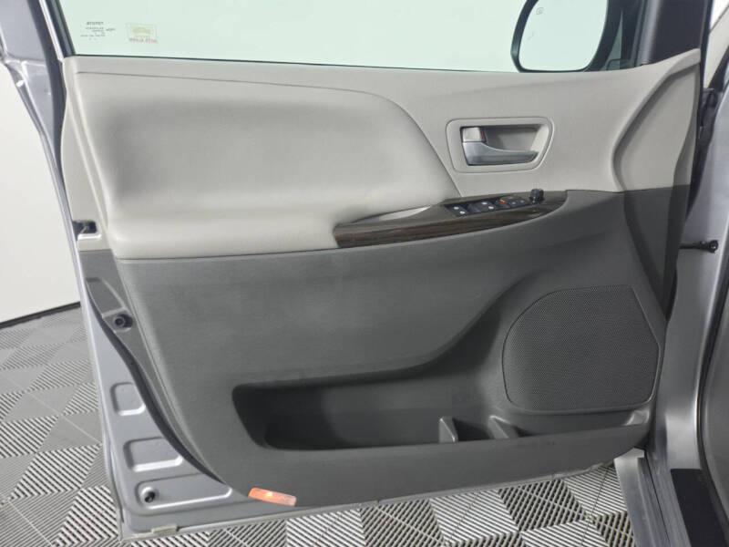 2017 Toyota Sienna XLE 7-Passenger