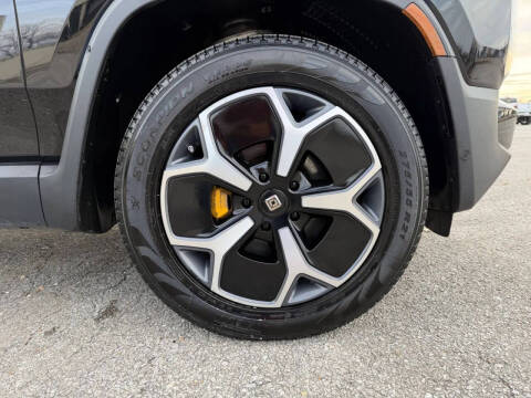 2023 Rivian R1S Adventure