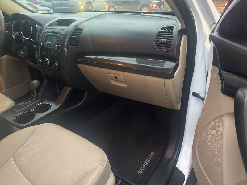 2011 Kia Sorento LX