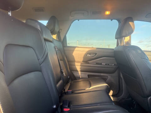 2022 Nissan Pathfinder SL