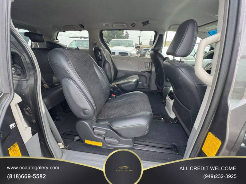 2013 Toyota Sienna SE 8-Passenger