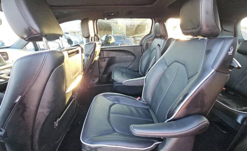 2024 Chrysler Pacifica Plug-In Hybrid Premium S Appearance