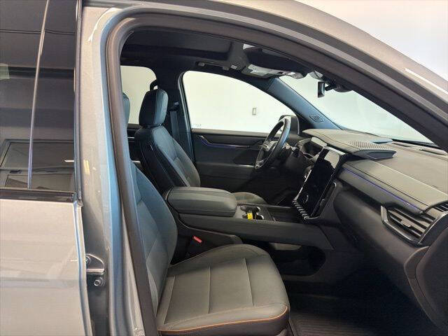 2025 GMC Acadia AT4