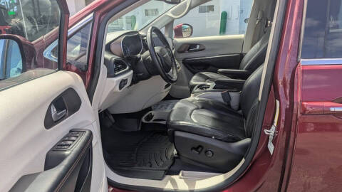 2017 Chrysler Pacifica Touring-L Plus