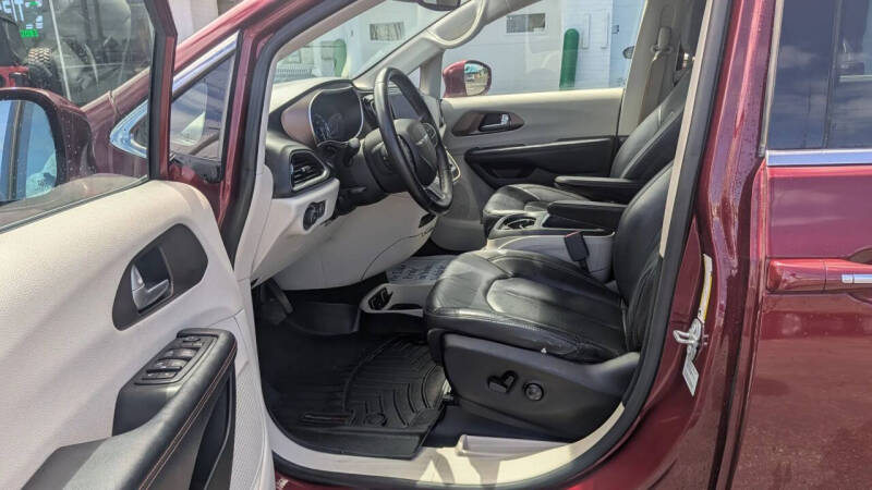 2017 Chrysler Pacifica Touring-L Plus