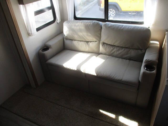 2022 SOLD Forest River Prime Time Avenger 27DBS