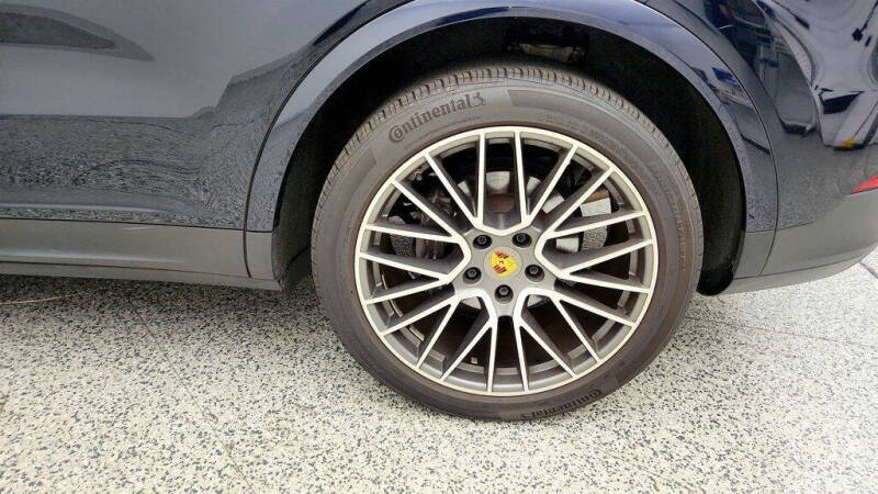 2023 Porsche Cayenne Platinum Edition