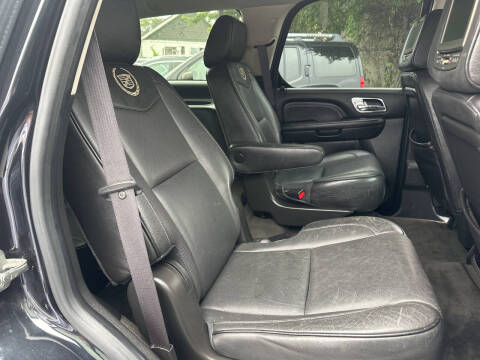 2012 Cadillac Escalade Platinum Edition