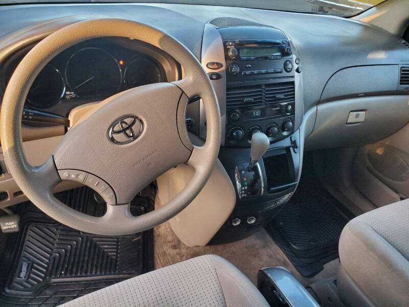 2009 Toyota Sienna LE 8-Passenger