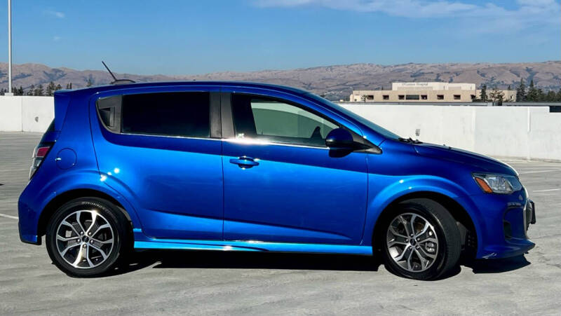 2018 Chevrolet Sonic LT photo 4