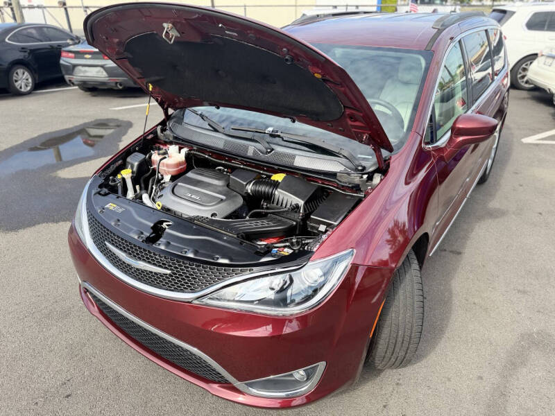 2017 Chrysler Pacifica Touring-L